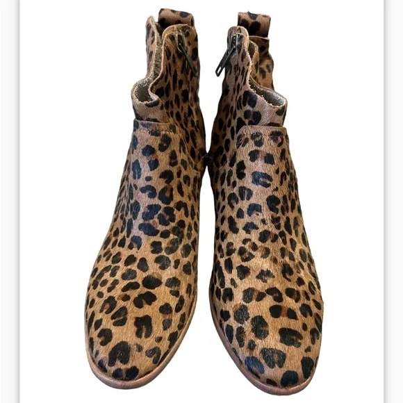 UGG Kingsbury Leopard Bootie - Picture 2 of 8